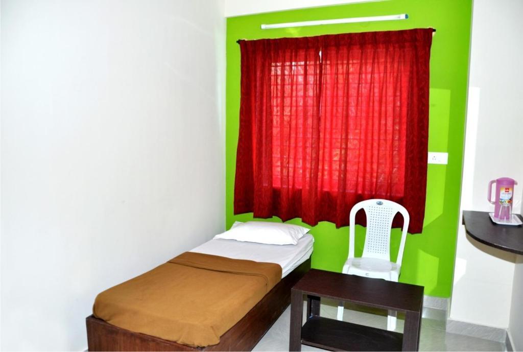 Maple Inn Budget Hotel Bangalore Esterno foto